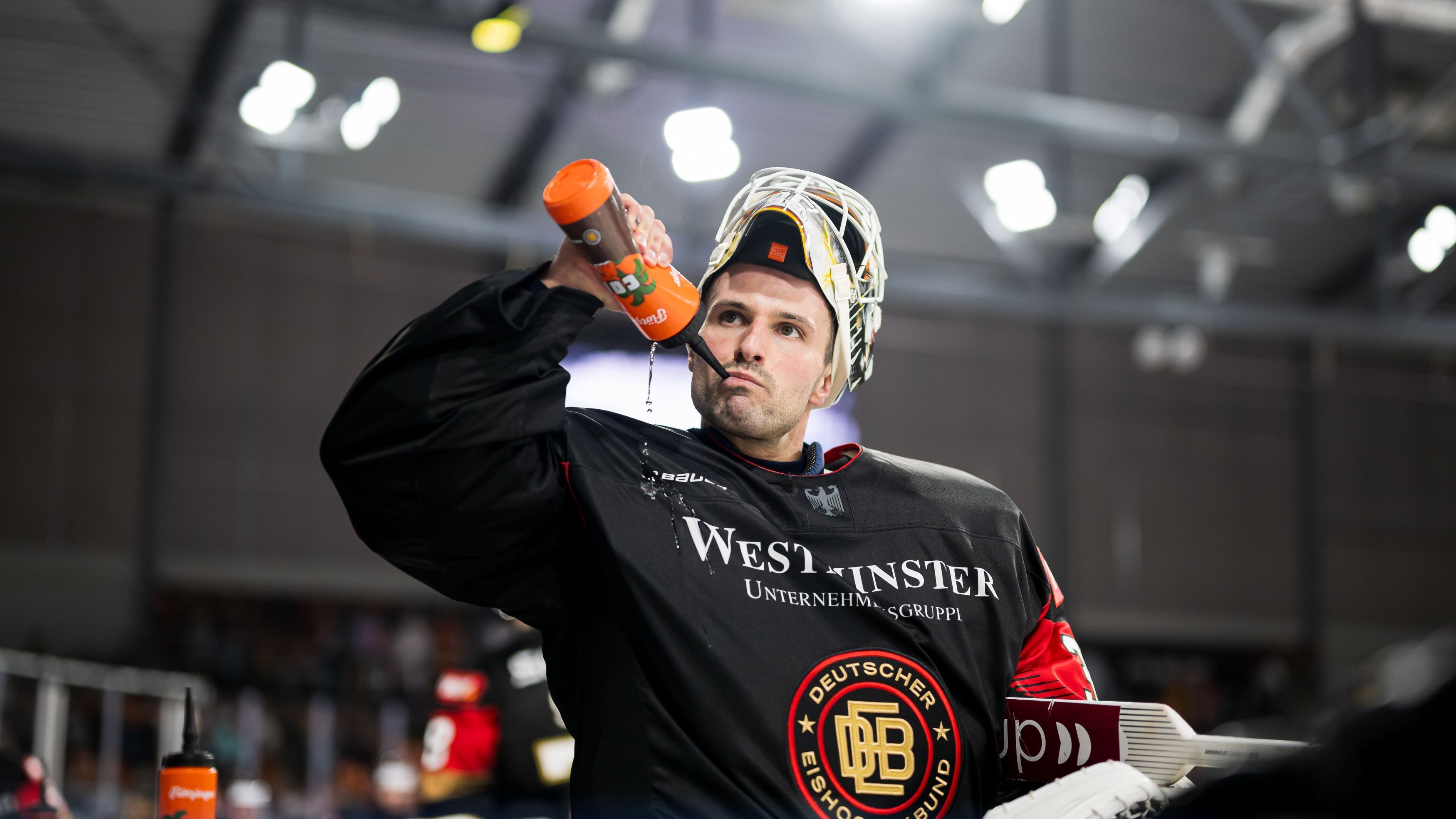 <strong>Mathias Niederberger</strong><br>Position: Torhüter<br>Verein: EHC Red Bull München