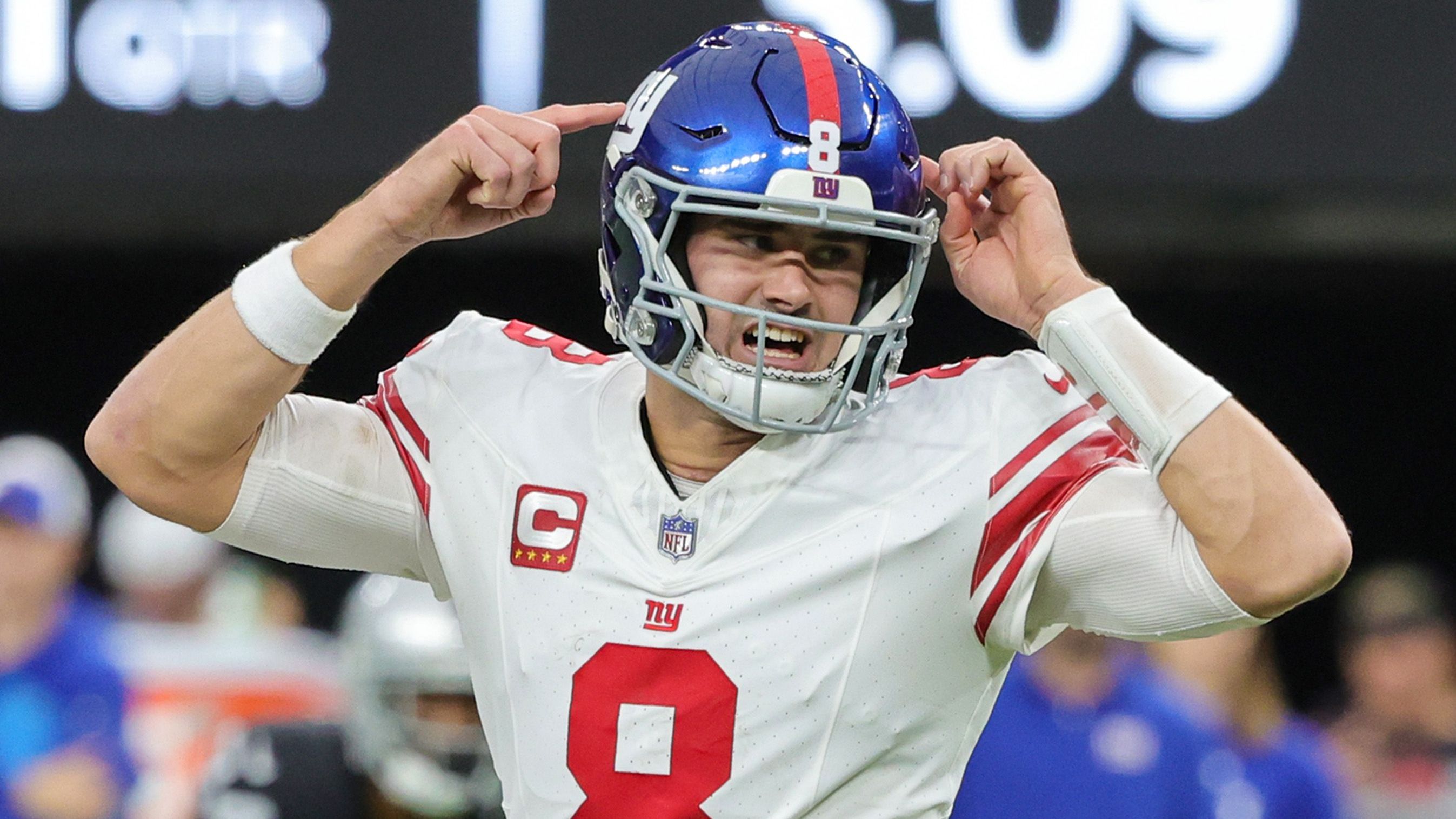 <strong>Daniel Jones (New York Giants)</strong><br> Mit dem sechsten Draftpick der ersten Runde kam Quarterback Daniel Jones 2019 zu den New York Giants. Schwankende Leistungen und Verletzungen sägten an Jones' Stuhl. Die Verantwortlichen kündigten zwar an, ihm eine weitere Chance geben zu wollen, machten allerdings auch keinen Hehl daraus, nach Alternativen zu schauen.