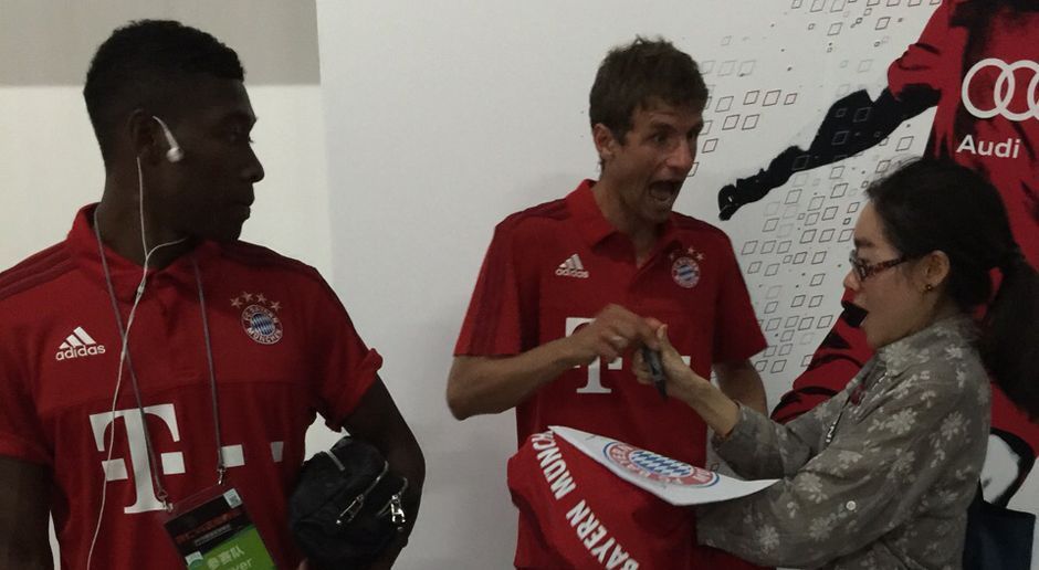 
                <strong>Der FC Bayern auf China-Tour</strong><br>
                Ein typischer Müller: Der Spaßvogel der Bayern ist auch bei den chinesischen Fans wieder in seinem Element.
              
