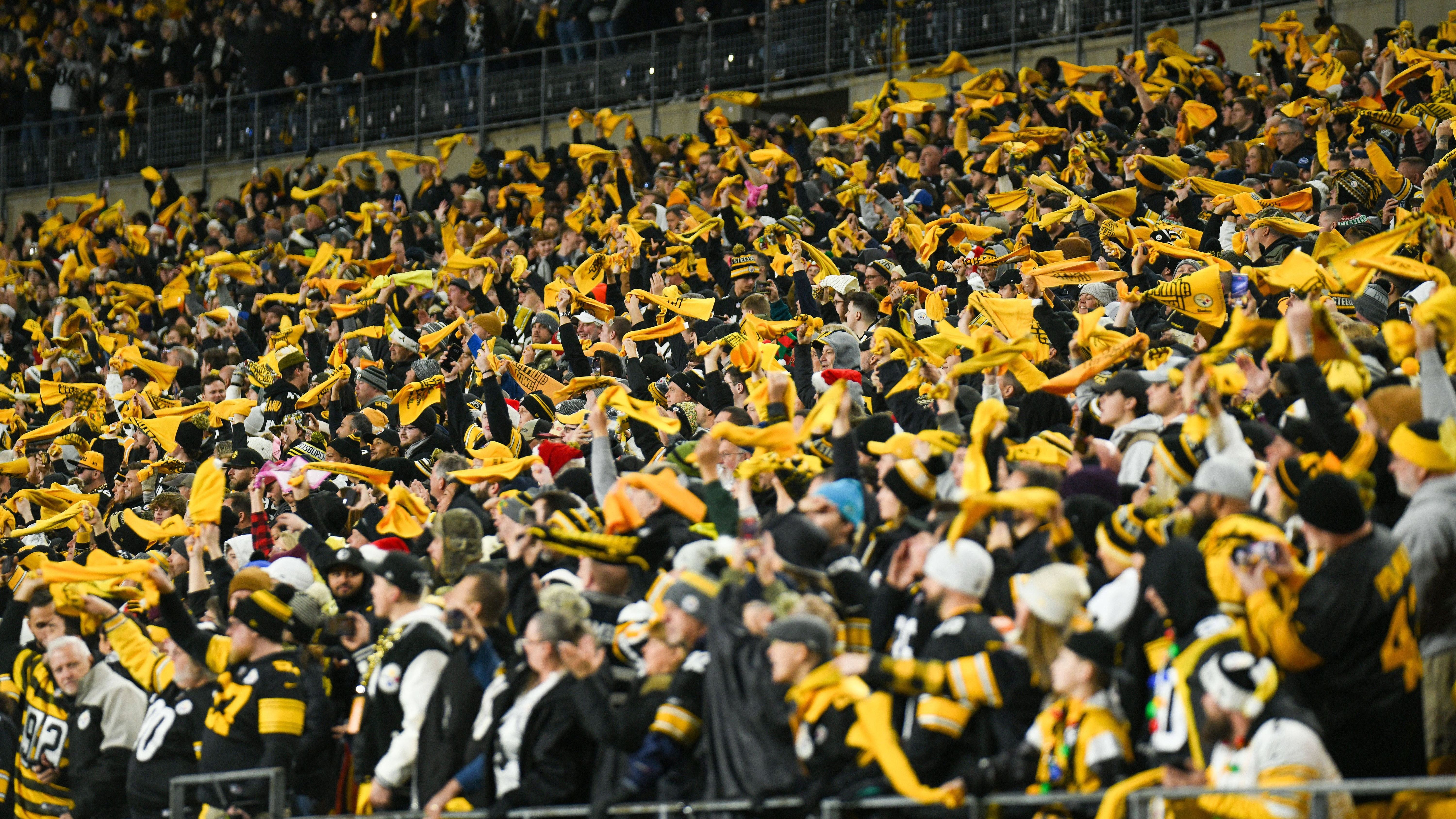 <strong>Gewinner: NFL-Fans</strong><br>So macht Football Spaß! Die Regular Season ergab immer wieder überraschende Siege und Niederlagen. Dementsprechend waren am letzten Spieltag noch fünf der 14 verfügbaren Playoff-Tickets zu vergeben. Spannung in Woche 18 - und das in unzähligen Stadien - was wünschen sich die Fans mehr?