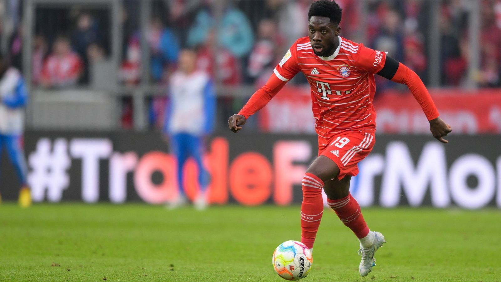 
                <strong>Alphonso Davies (FC Bayern München)</strong><br>
                Position: Abwehr
              