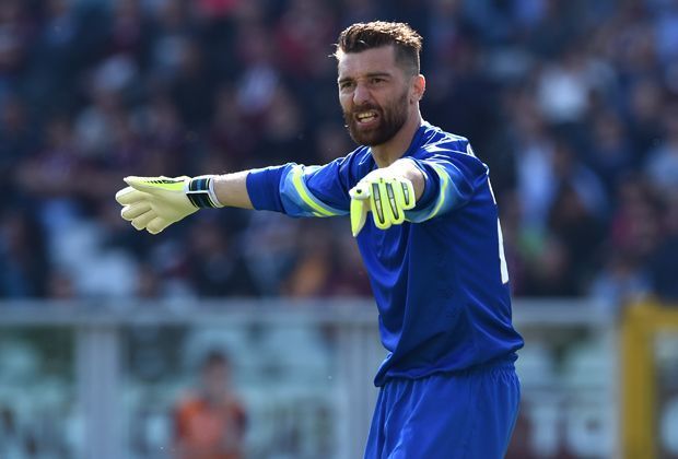 
                <strong>Morgan De Sanctis (AS Rom)</strong><br>
                Ebenfalls 16 Mal zu Null blieb Morgan de Sanctis vom AS Rom. Der mittlerweile 38-Jährige stand in 35 Partien für die Roma auf dem Platz und fing sich dabei nur 26 Gegentreffer.
              