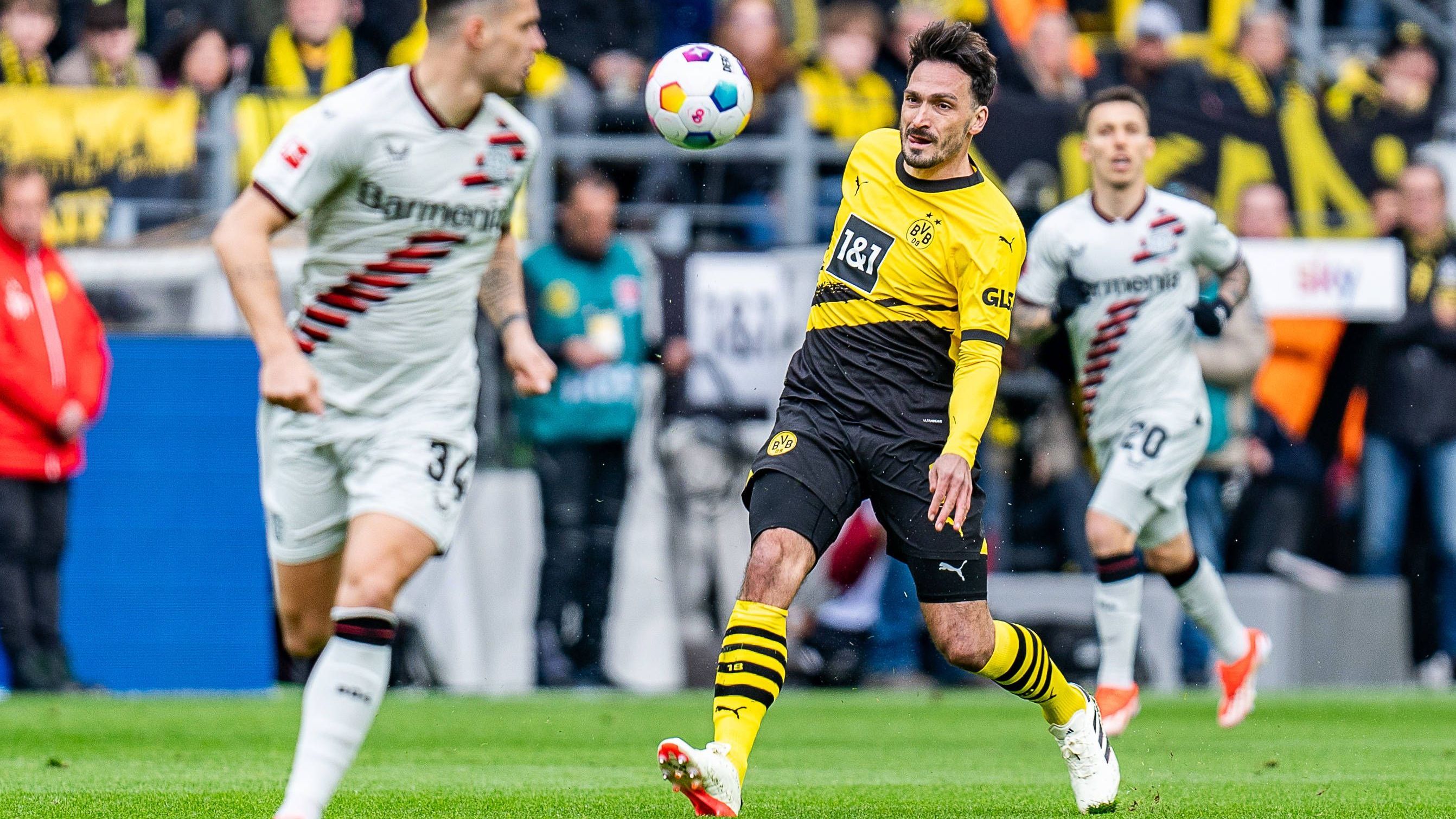 <strong>Mats Hummels  (Borussia Dortmund)</strong><br>Hat vor allem in der Anfangsphase einige Flüchtigkeitsfehler im Spiel nach vorne drin. Wird aber sattelfester und vor allem defensiv noch stärker. <strong><em>ran</em>-Note: 2</strong>