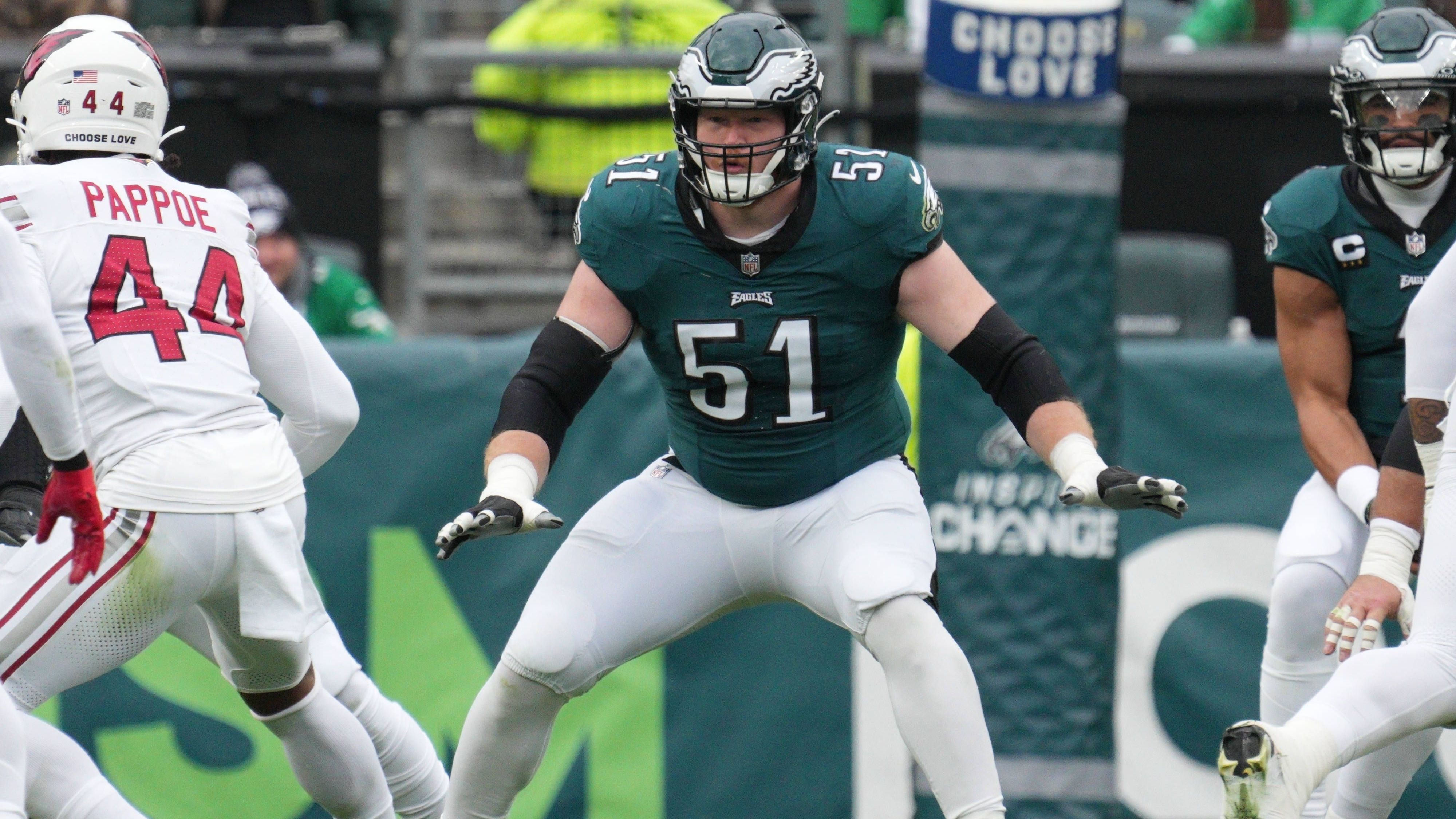 <strong>Cam Jurgens (Center der Philadelphia Eagles)</strong><br>Übernehmen wird das Jurgens, Der 24-Jährige wurde 2022 von den Eagles gedraftet, konnte also immerhin zwei Jahre Kelce bei der Arbeit beobachten. Doch kann er ähnlich schnell eine Harmonie mit Quarterback Jalen Hurts entwickeln? Positiv für Jurgens: Mit Jeff Stoutland haben die Eagles einen absoluten Guru als O-Line-Coach.