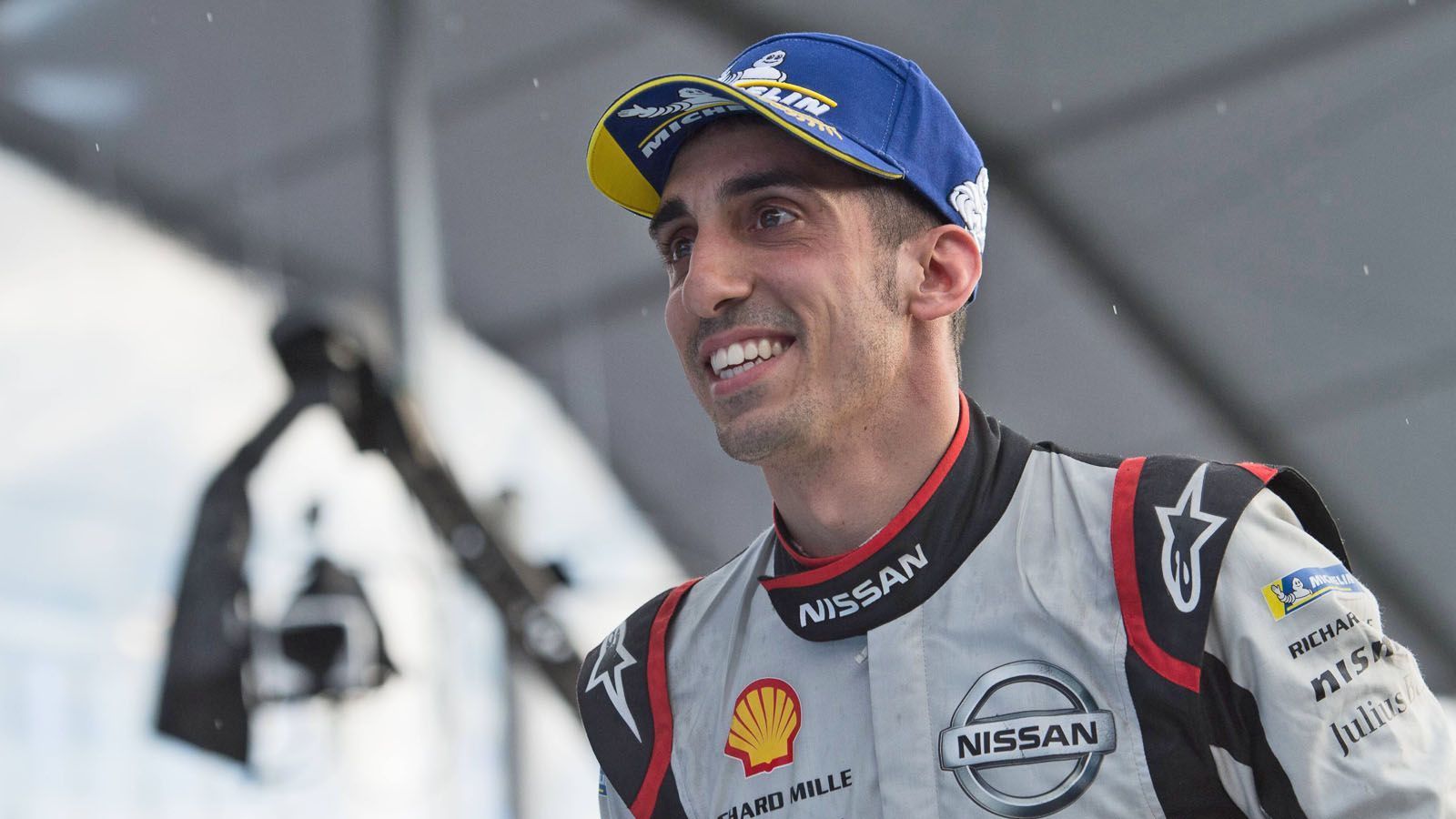 
                <strong>Serbastien Buemi</strong><br>
                Team: Nissan e.damsNation: SchweizIn der Formel E seit: Saison 2014/2015 (Champion 2015/2016)Bisherige Rennserien: Formel BMW, Formel 3, Formel Renault, GP2-Serie, Formel 1, WEC, European Le Mans Series, United Sportscar Championship
              