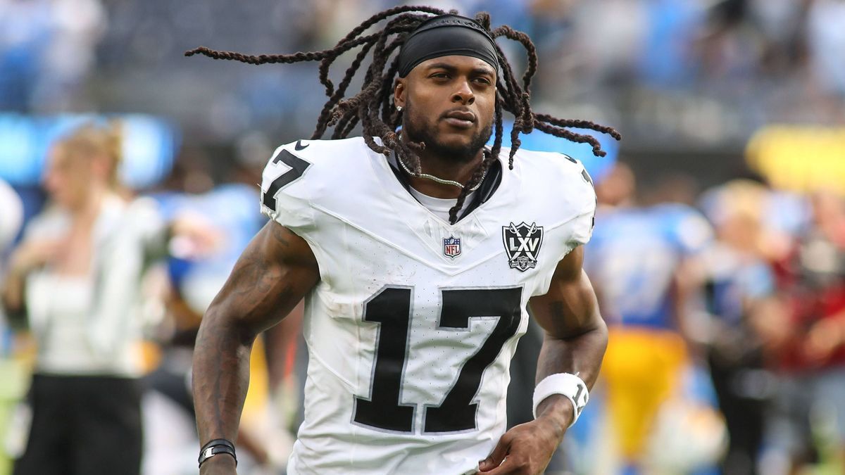 INGLEWOOD, CA - SEPTEMBER 8: Las Vegas Raiders wide receiver Davante Adams (17) during the NFL, American Football Herren, USA game between the Las Vegas Raiders and the Los Angeles Chargers on Sept...