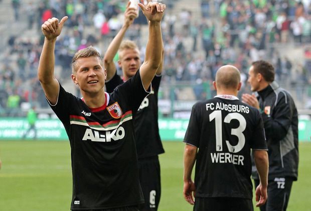 
                <strong>TOP: FC Augsburg</strong><br>
                Der FC Augsburg schwebt derzeit auf einer Erfolgswelle: In Gladbach drehen die Fuggerstädter den frühen Rückstand zum 2:1-Sieg. In der Tabelle ziehen die Schwaben damit an Gladbach, Mainz und Berlin vorbei und verweilen derzeit auf einem Europa-League-Platz.
              