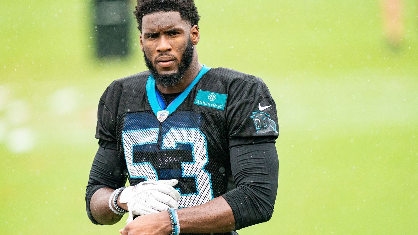 
                <strong>Carolina Panthers: Brian Burns (Defense)</strong><br>
                In der Panthers-Defense verändert sich zur neuen Saison einiges. Brian Burns ist einer der wenigen Spieler, der schon im vergangenen Jahr dabei war. In seiner Rookie-Saison deutete Burns sein Potenzial mit 7,5 Sacks an, obwohl er nur bei 43 Prozent aller Snaps auf dem Feld stand. Diese Zahl sollte 2020 steigen, Burns kann in seiner zweiten Saison eine Break-Out-Spielzeit hinlegen.
              