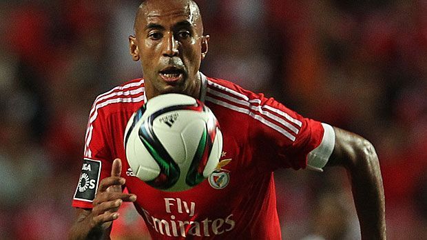 
                <strong>Luisao</strong><br>
                Luisao: Der brasilianische Kapitän ist längst eine Institution im Verein. Seit zwölf Jahren hält er Benfica die Treue. Allerdings wird er wegen eines Unterarmbruchs in München nicht dabei sein können. Die Fraktur setzt den 35-Jährigen bereits seit Ende November außer Gefecht.
              