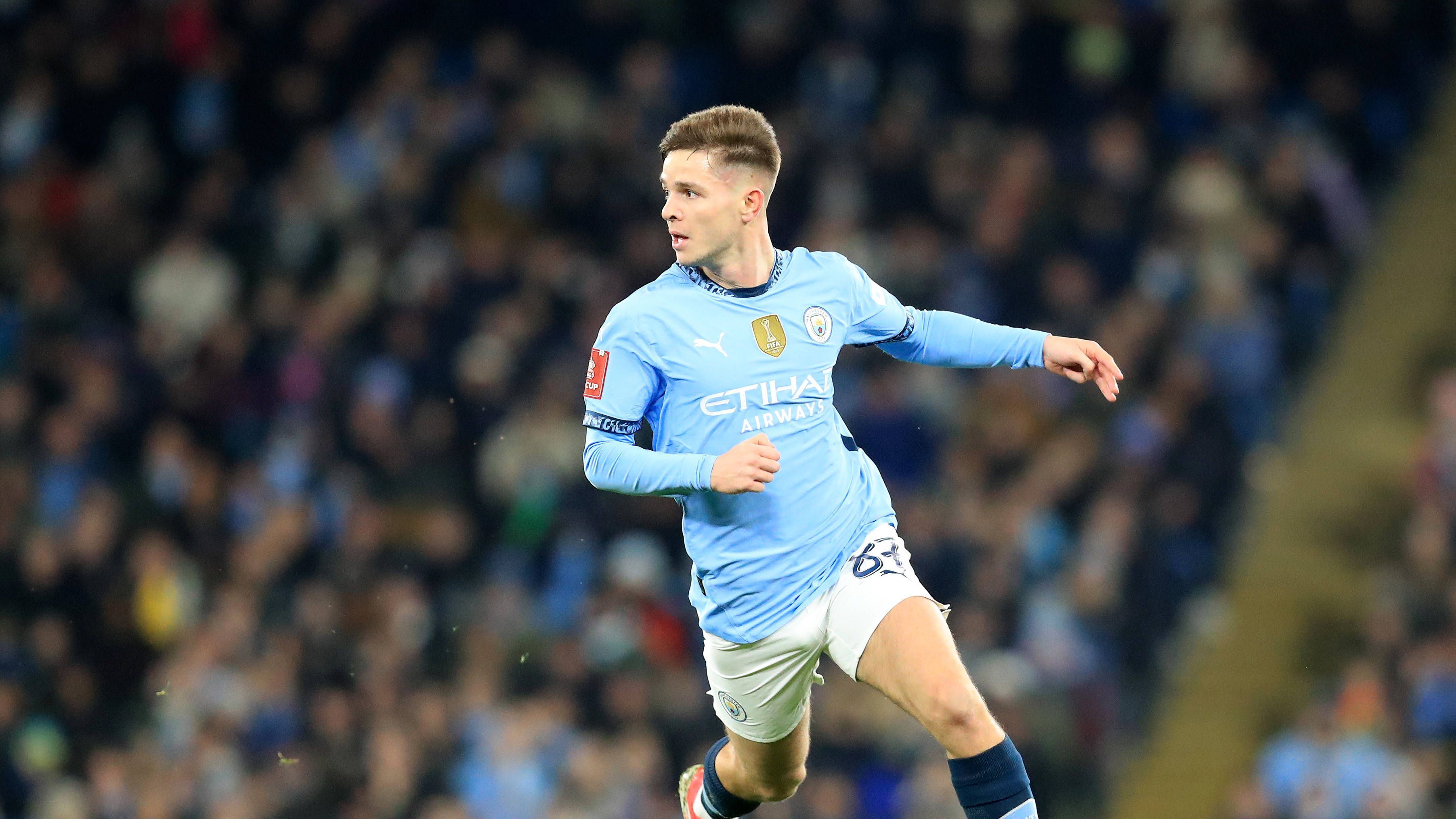 <strong>James McAtee (Manchester City)</strong><br>Wird er der nächste Jadon Sancho? Laut dem Transferexperten Fabrizio Romano zieht es das nächste City-Talent in die Bundesliga. Demnach hat der Double-Sieger aus Leverkusen die Citizens wegen einer Leihe plus Kaufoption kontaktiert. Der junge Engländer durchlief die gesamte Jugend beim Serienmeister aus England und kann auf insgesamt 39 Premier-League-Spiele zurückschauen.