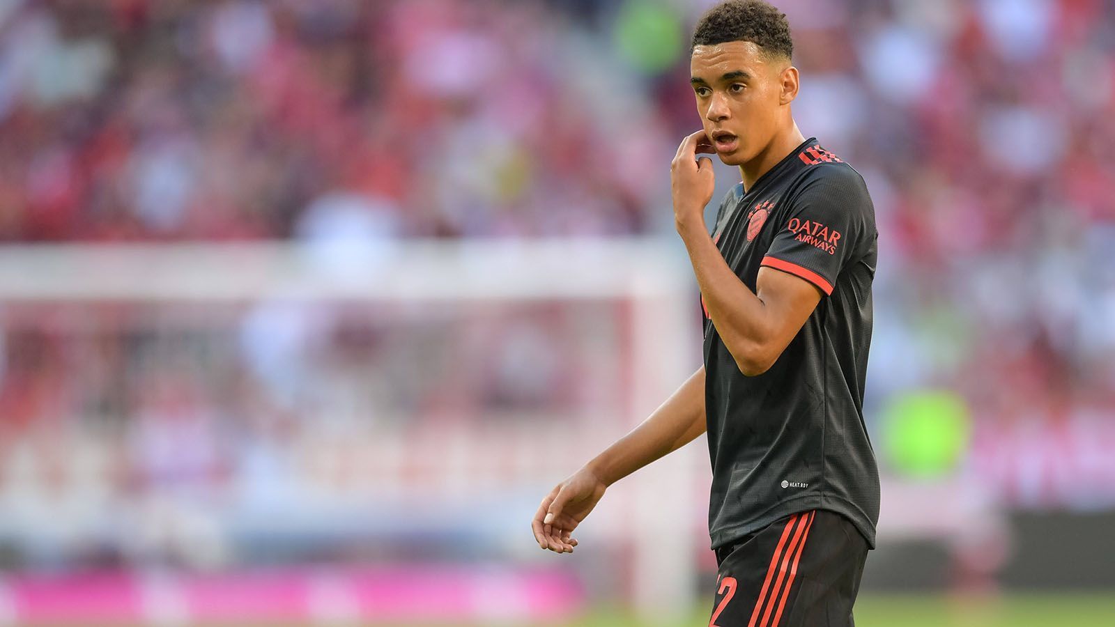 
                <strong>Jamal Musiala</strong><br>
                &#x2022; Verein: FC Bayern München<br>&#x2022; Nationalität: Deutschland<br>&#x2022; Position: Offensiver Mittelfeldspieler<br>&#x2022; Alter: 19 Jahre<br>
              