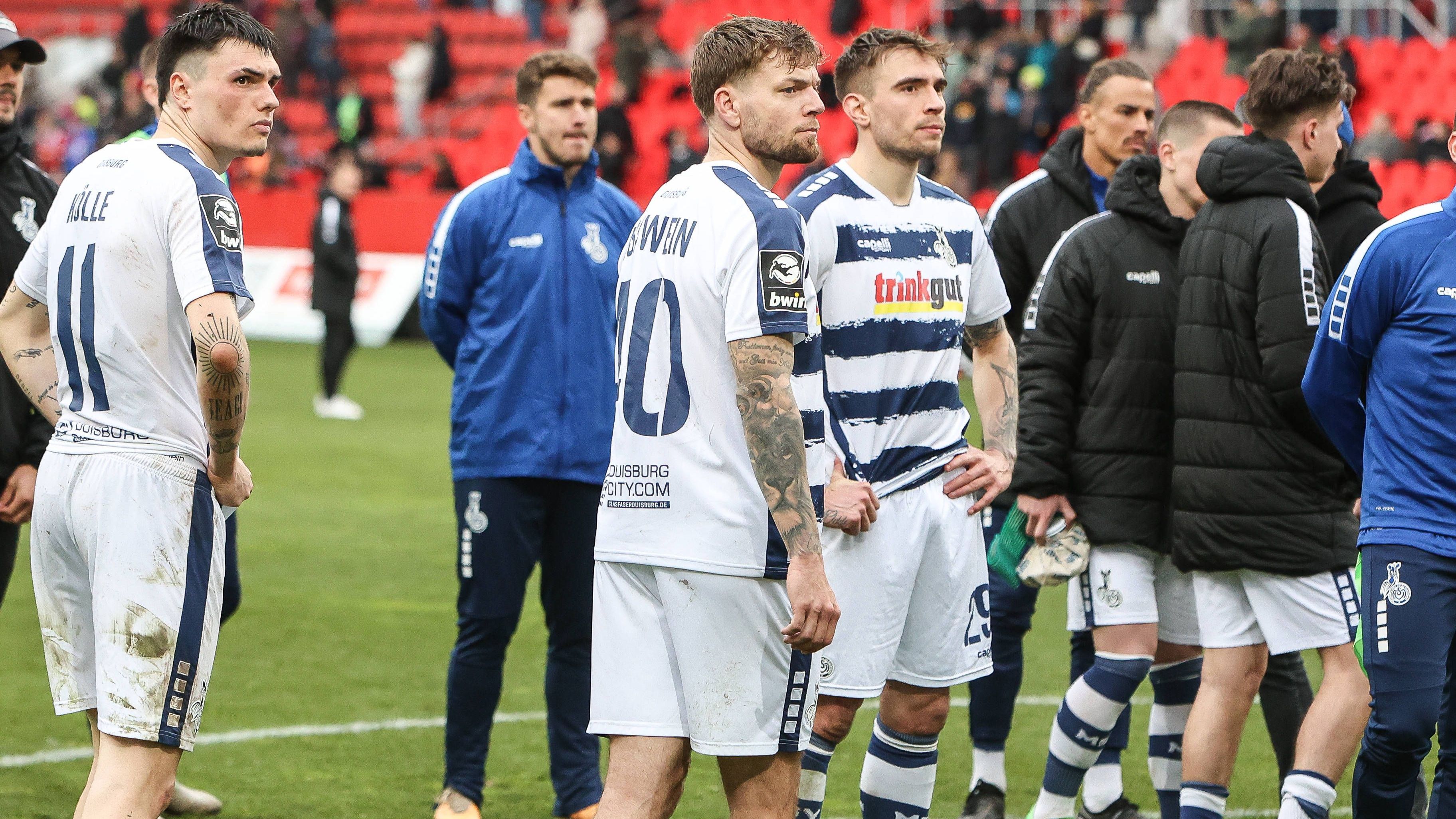 <strong>MSV Duisburg</strong><br>Ein Gründungsmitglied der Bundesliga und in der ewigen Tabelle noch immer auf Rang 17 – vor aktuellen Bundesligisten wie dem SC Freiburg, dem 1. FSV Mainz 05 oder natürlich der TSG Hoffenheim und RB Leipzig. Mittlerweile stehen die "Zebras" vor einem Scherbenhaufen. Der Abstieg aus Liga 3 ist nun endgültig besiegelt.