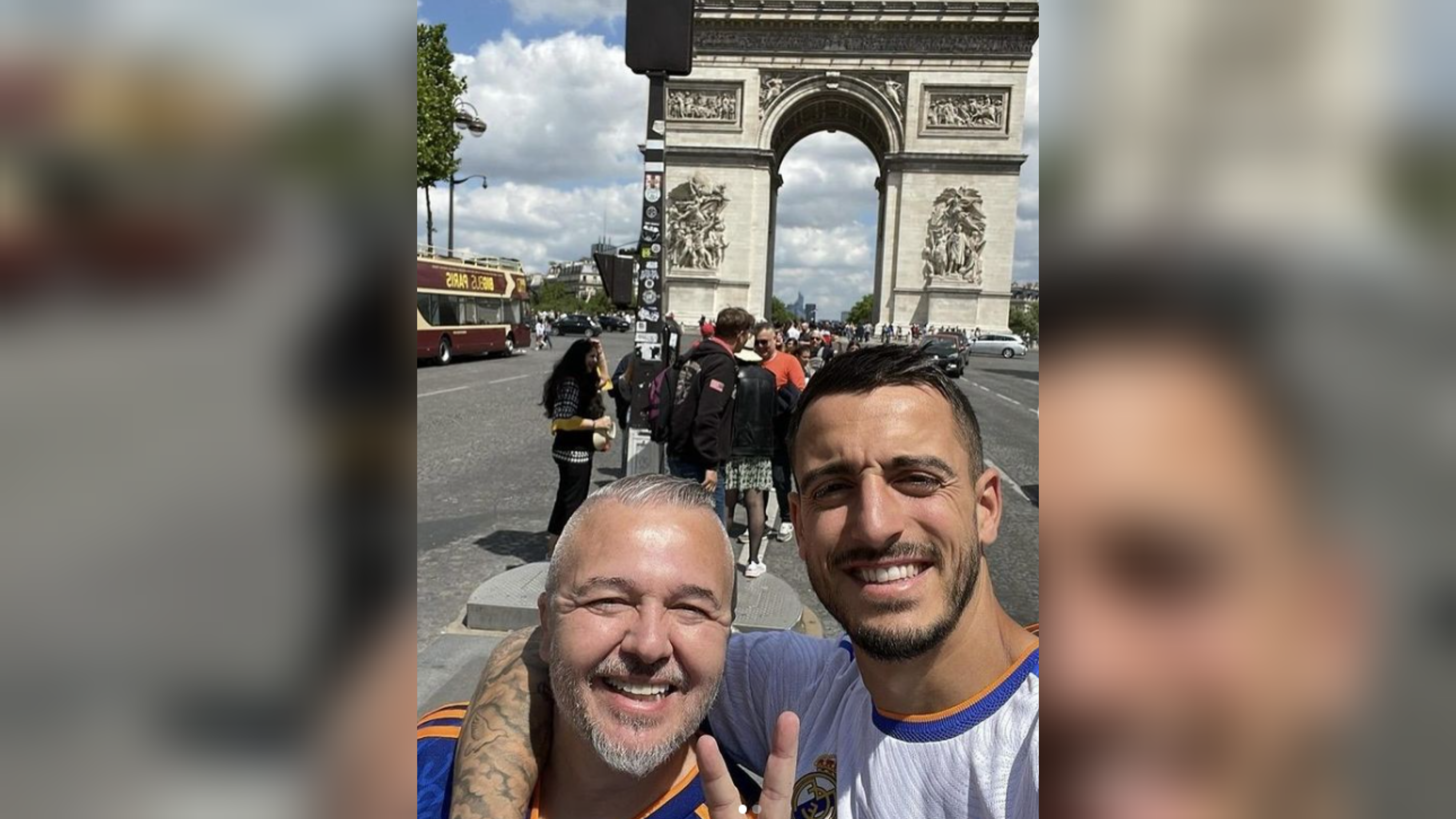 <strong>Mit Papa Mato beim CL-Finale</strong><br>Joselu, seit Kindheit Fan von Real Madrid, ließ es sich jedoch nicht nehmen, als eben jener Fan 2022 beim Champions-League-Triumph der Königlichen über den FC Liverpool in Paris im Stade de France dabei zu sein. Mit ihm dabei: sein Vater.