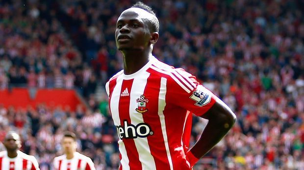 
                <strong>Sadio Mane (Zugang FC Liverpool)</strong><br>
                Sadio Mane (Zugang FC Liverpool): Ein echter Top-Transfer für Reds-Coach Jürgen Klopp. Der ehemalige Offensiv-Spieler von Red Bull Salzburg wechselt vom FC Southampton nach Liverpool. "BBC" berichtet, dass die Ablösesumme 41 Millionen Euro beträgt.
              