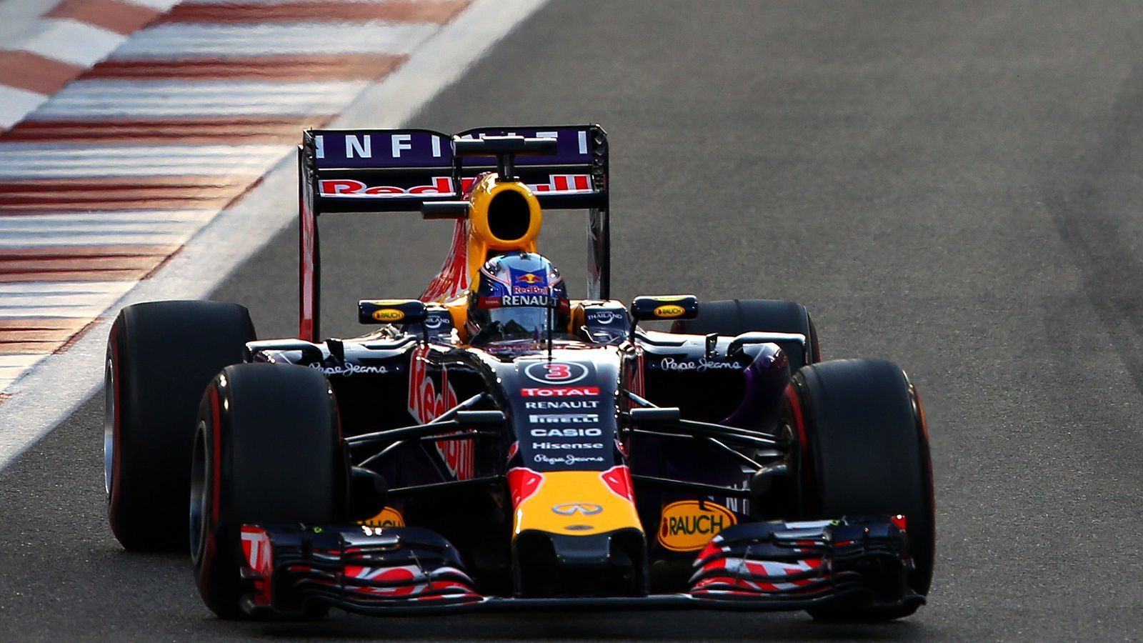 
                <strong>Red Bull RB11 (2015)</strong><br>
                Motor: Renault Energy F1 2015Siege: -Punkte: 187WM-Rang: 4Fahrer: Daniel Ricciardo & Daniil Kvyat
              