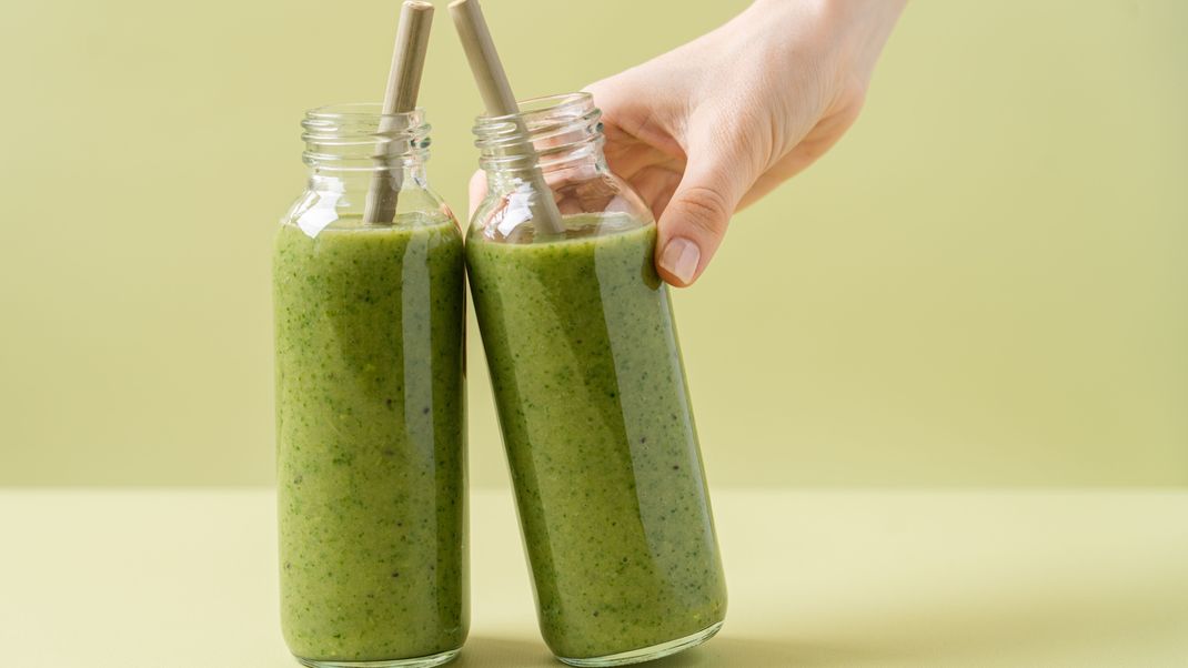 Ein grüner Smoothie, der dir und deinem Immunsystem einen ordentlichen Detox-Push verschafft.