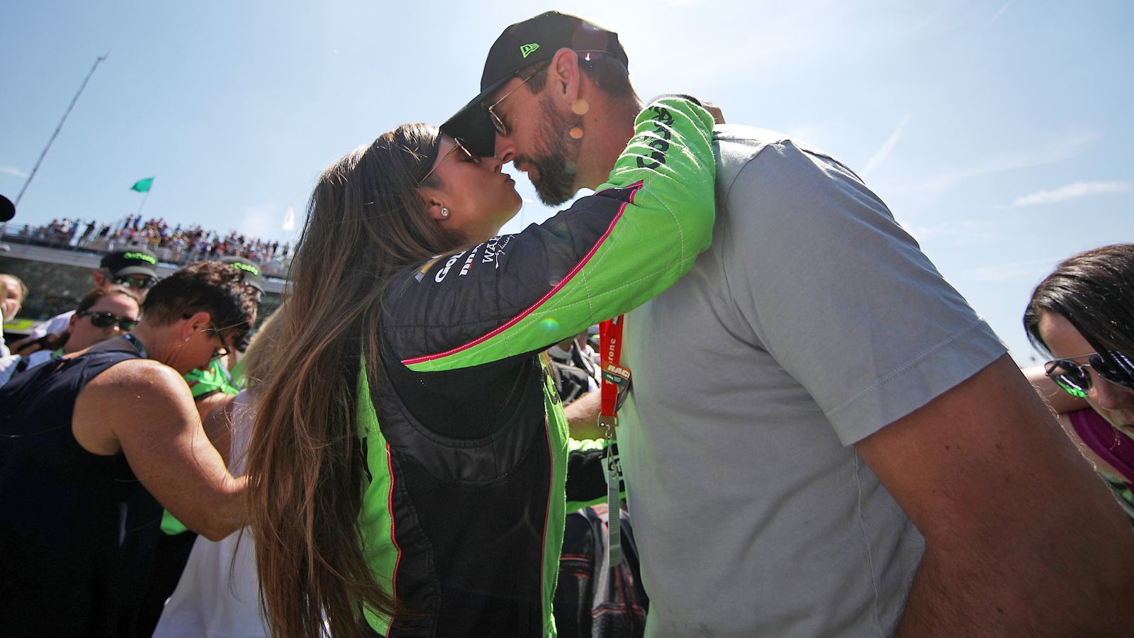 
                <strong>Vorzeige-Sportlerpaar</strong><br>
                Aaron und Danica bildeten gut zwei Jahre lang eines der Vorzeige-Sportlerpaare der USA.
              