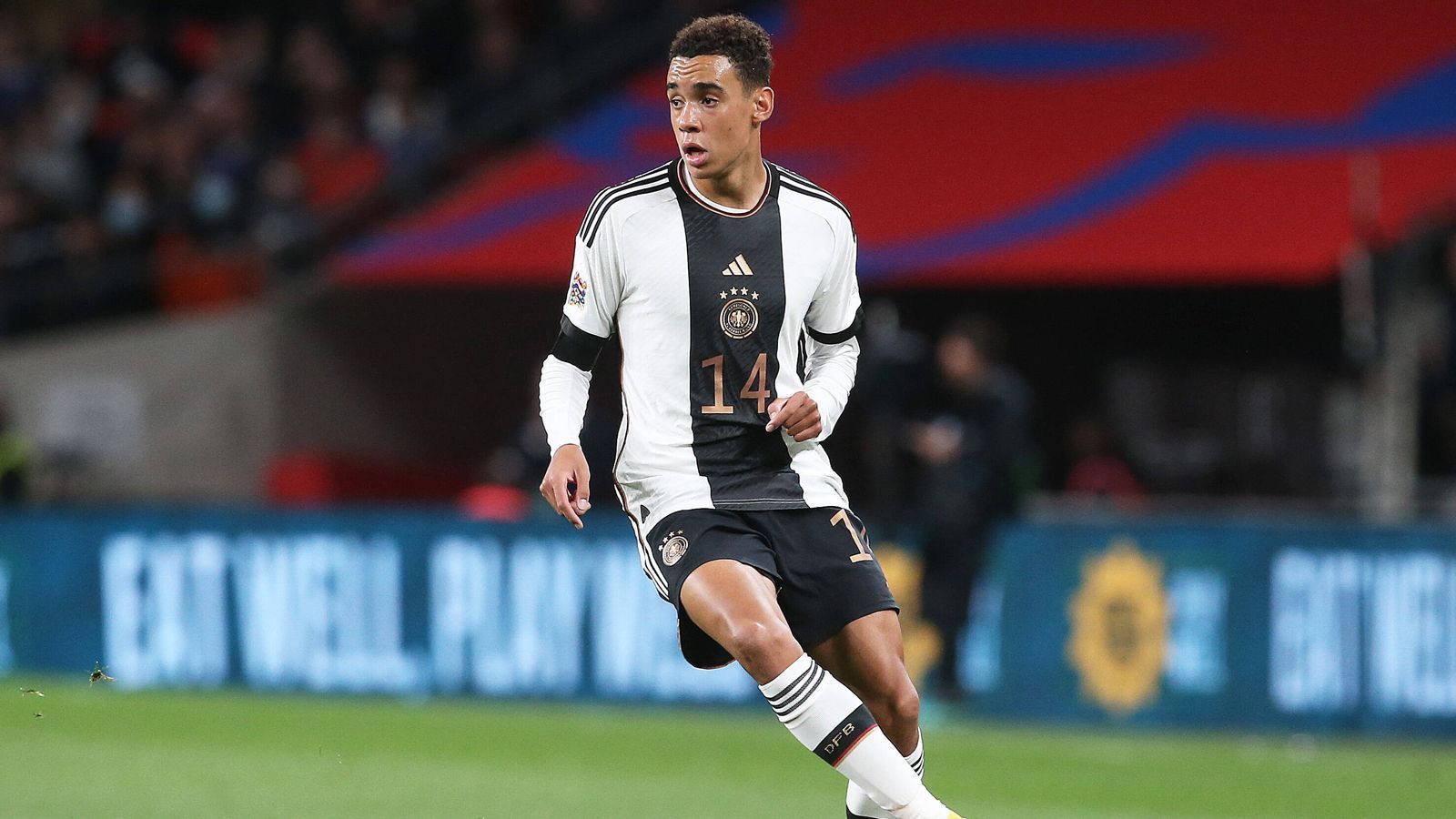 
                <strong>Jamal Musiala</strong><br>
                &#x2022; Verein: FC Bayern München<br>&#x2022; Länderspiele: 17<br>&#x2022; Länderspieltore: 1<br>&#x2022; Bundesligaspiele: 69<br>
              