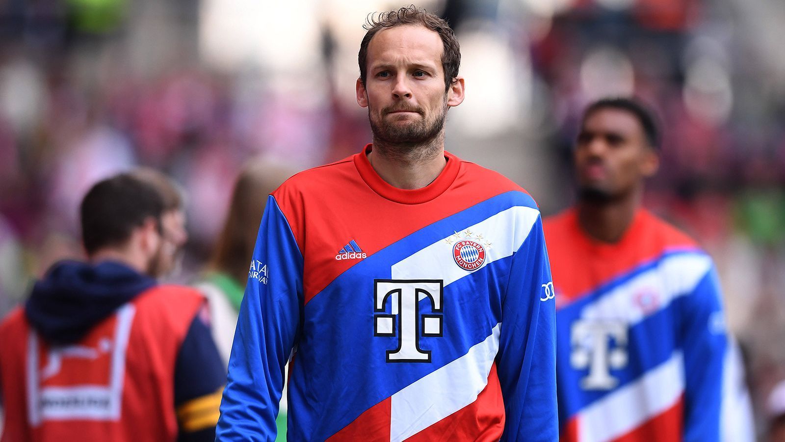 
                <strong>Daley Blind</strong><br>
                Laut "Sky" ist die Zeit von Daley Blind beim FC Bayern im kommenden Sommer schon wieder vorbei. Sein auslaufender Vertrag soll nicht verlängert werden. Der 33-jährige Niederländer kam seit seinem ablösefreien Wechsel nur magere 131 Minuten zum Einsatz. Eine endgültige Entscheidung über seine Zukunft soll laut "Bild" noch nicht gefallen sein.
              