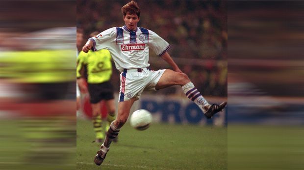 
                <strong>Michael Tarnat</strong><br>
                Michael Tarnat: Vom MSV Duisburg führte sein Weg zum zweifachen Deutschen Pokalsieger Karlsruher SC. 1994 bis 1997 spielte er im weiß-blauen Trikot, dann ging es für die nächsten sechs Jahre zum FC Bayern München.
              