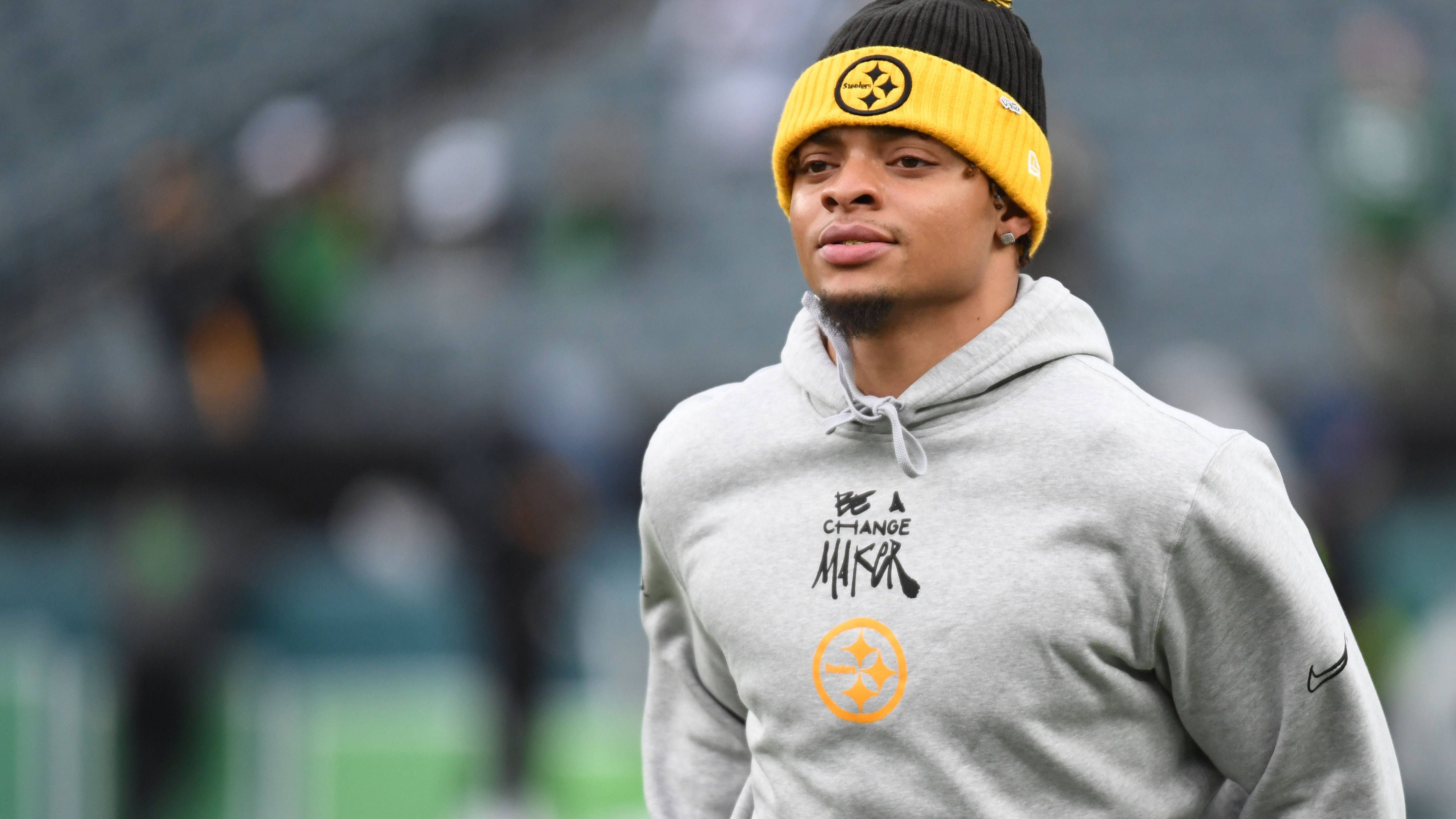 <strong>New York Jets<br></strong>Auch die New York Jets verjüngen sich enorm auf der QB-Position. Für das gescheiterte Experiment Aaron Rodgers (41) kommt der 26-Jährige Justin Fields, der zuletzt bei den Pittsburgh Steelers unter Vertrag stand. Für zwei Jahre soll er in New York 40 Millionen US-Dollar kassieren - einen Ticken mehr als Rodgers für nur ein Jahr in Big Apple bekommen hat.&nbsp;<br>• Starter: Justin Fields (im Bild)<br>• Backups: Tyrod Taylor, Jordan Travis