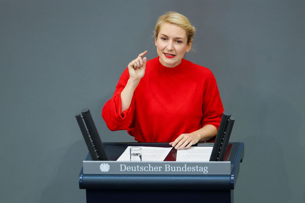 Ines Schwerdtner (Linke) lässt an Friedrich Merz bisheriger Amtszeit kaum ein gutes Haar.