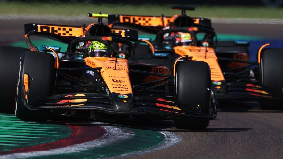Lando Norris vor McLaren-Teamkollege Oscar Piastri in Imola 2025