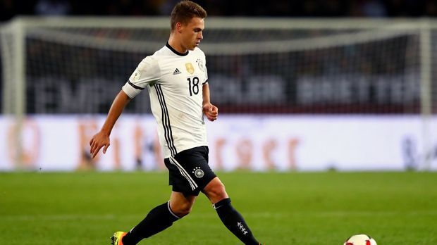 
                <strong>Abwehr - Joshua Kimmich (FC Bayern München)</strong><br>
                Länderspiele: 13Tore: 1
              