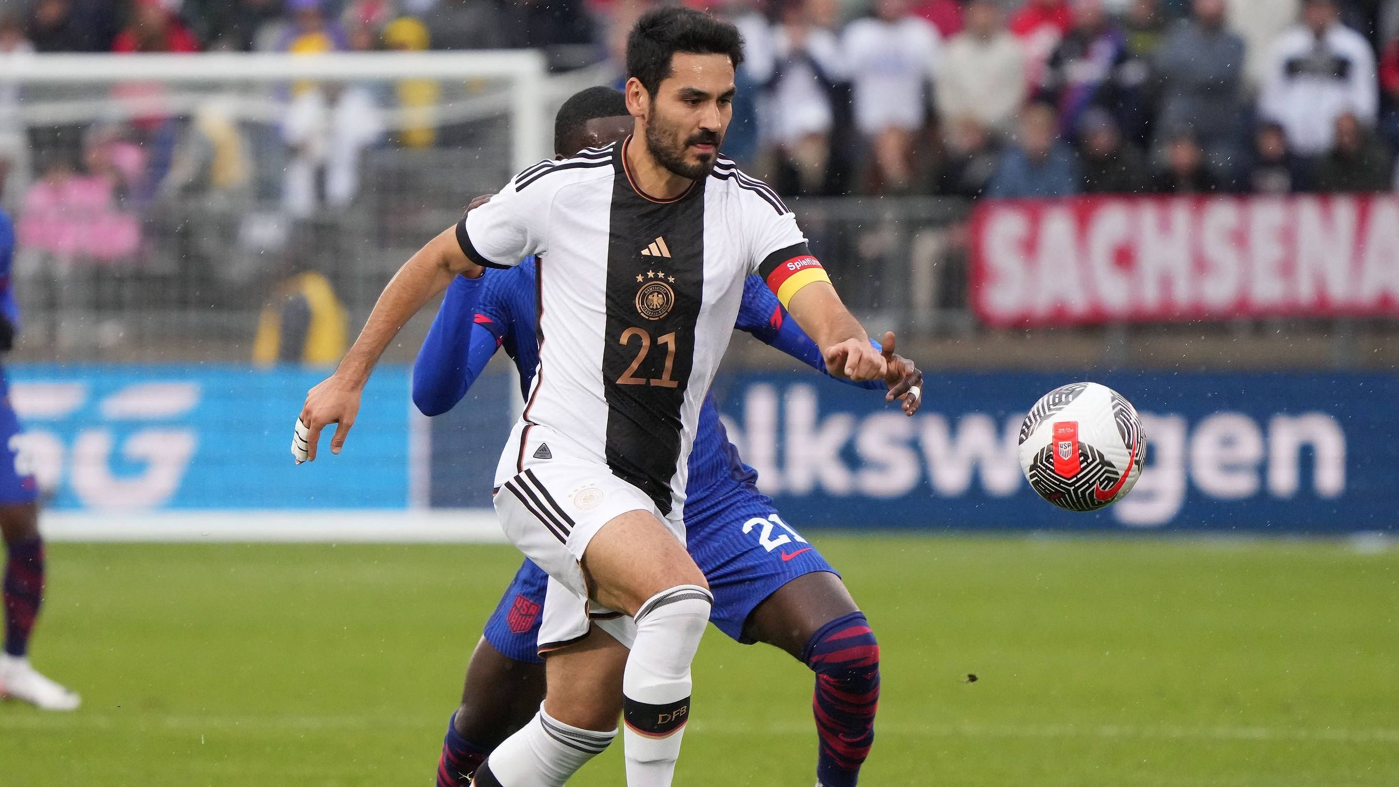 <strong>Gewinner: Ilkay Gündogan</strong><br>Der Star vom FC Barcelona genießt das volle Vertrauen von Julian Nagelsmann, das kann man nach der USA-Tour mit Sicherheit festhalten. Immerhin wird der Routinier laut Aussage des neuen Bundestrainers auch bei einer Rückkehr von Manuel Neuer Kapitän im DFB-Team bleiben. Stratege und Taktgeber auf der Sechs ist er ohnehin längst.&nbsp;