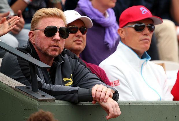 
                <strong>Novak Djokovic wütet in Roland Garros</strong><br>
                Trotz der ganzen Aufregung auf dem Platz bleibt Djokovic-Coach Boris Becker (links) in der Spieler-Box ganz cool.
              