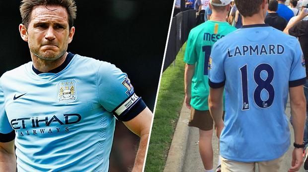 
                <strong>Frank Lampard</strong><br>
                Die Amerikaner haben es scheinbar noch nicht so sehr mit den Namen der europäischen Altstars. Bei einem Testspiel trägt dieser Fan ganz stolz sein neuerworbenes Trikot zur Schau. Nur leider ist ihm dabei ein Fehler wohl nicht aufgefallen …
              
