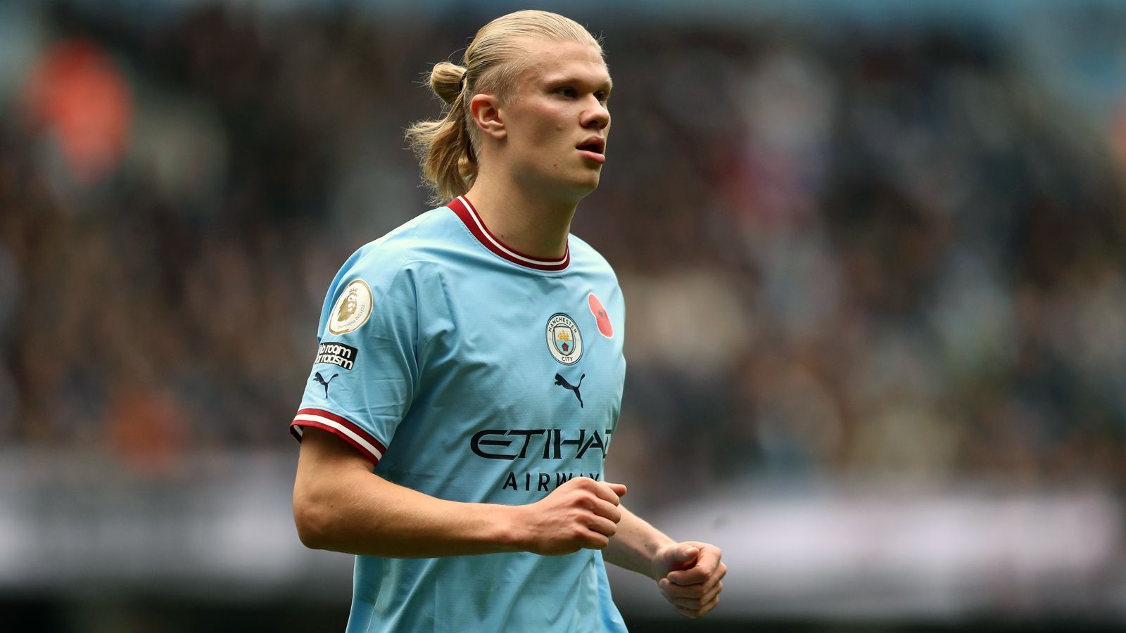 
                <strong>Platz 6: Erling Haaland (Manchester City)</strong><br>
                &#x2022; Einkommen: 39 Millionen Euro<br>&#x2022; Gehalt: 35 Millionen Euro<br>&#x2022; Sponsoren-Einnahmen: vier Millionen Euro<br>
              