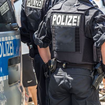 Frau durch Armbrust getötet - Polizei und Staatsanwaltschaft ermitteln