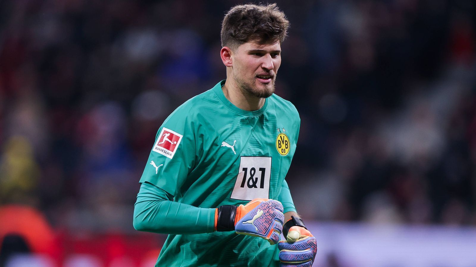 
                <strong>Gregor Kobel</strong><br>
                Dortmunds Keeper ist im ersten Durchgang lange Zeit komplett beschäftigungslos, ehe plötzlich Höler den überraschenden Ausgleich erzielt. Erst nach der Pause kann Kobel seinen ersten Schuss im Spiel parieren, als es Doan aus der Distanz versucht. ran-Note: 3
              