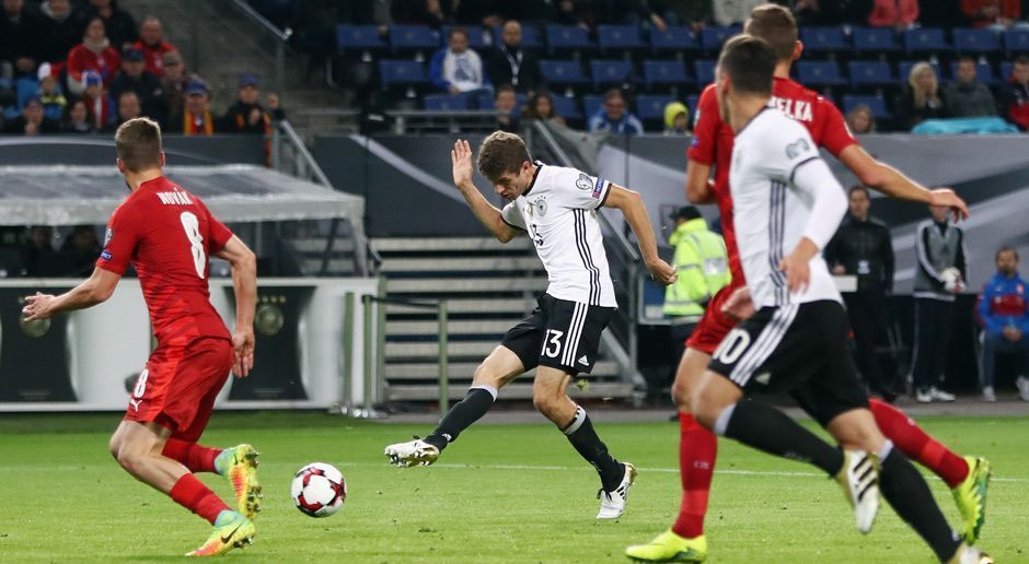 
                <strong>Thomas Müller</strong><br>
                Thomas Müller: Was musste der Münchner in den letzten Wochen nicht alles einstecken. Er strafte seine Kritiker in der 13. Minute mit dem Tor zum 1:0 Lügen. Legte in der 25. Minute fast sogar den zweiten Treffer nach. In der 66. Minute schnürte er den Doppelpack. ran-Note: 1.
              