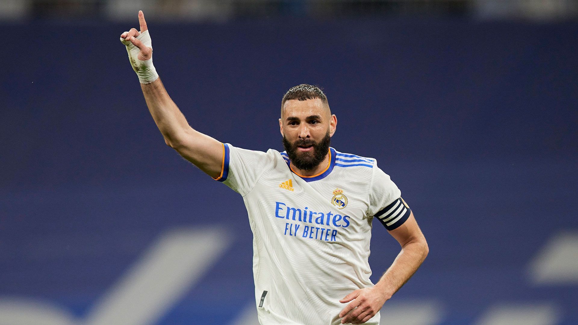 
                <strong>LaLiga: Karim Benzema (Real Madrid)</strong><br>
                Platz 1: Karim Benzema, 27 Tore -Platz 2: Iago Aspas (Celta Vigo), 18 Tore -Platz 3: Vinicius Junior (Real Madrid) und Raul de Tomas (Espanyol Barcelona) je 17 Tore
              