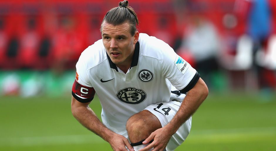 
                <strong>Eintracht Frankfurt: Alex Meier</strong><br>
                Im Team seit Juli 2005. Entgegen aller Kritik und Fragezeichen hinter Alex Meier sagte Eintracht-Trainer Niko Kovac im Trainingslager: "Ich habe da meine Vorstellungen, aber eines ist klar: Alex Meier bleibt Kapitän. Ausrufezeichen!"
              