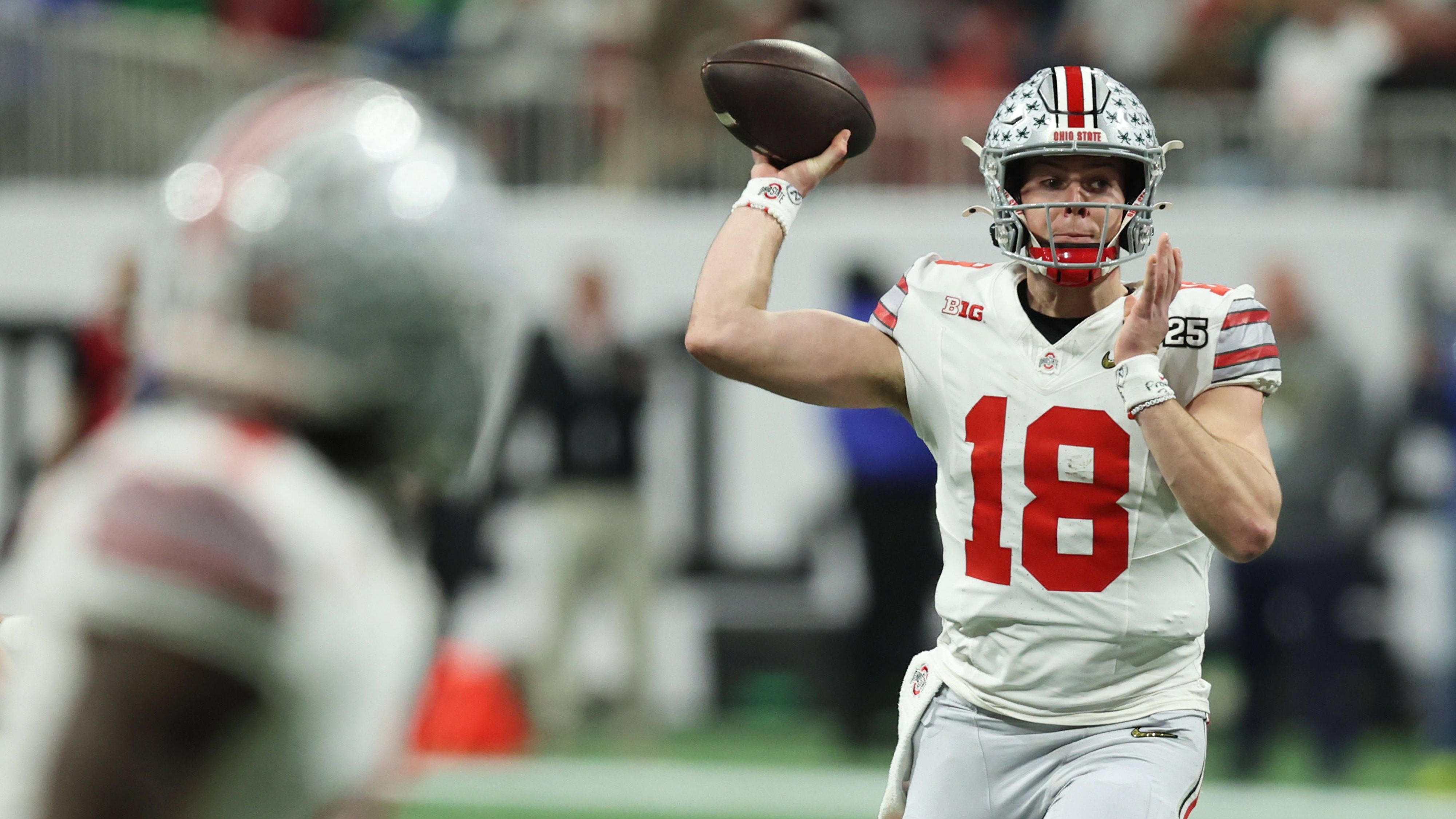 <strong>Will Howard (Quarterback, Ohio State)</strong><br>Gleiches gilt für Will Howard. Auch er transferierte, vorher war er vier Jahre bei Kansas State. Dass nicht jeder Spielmacher, der die National Championship gewinnt, ein Top-Spieler für die Zukunft sein muss, bewies beispielsweise ein Mac Jones, der 2021 gedrafted wurde.