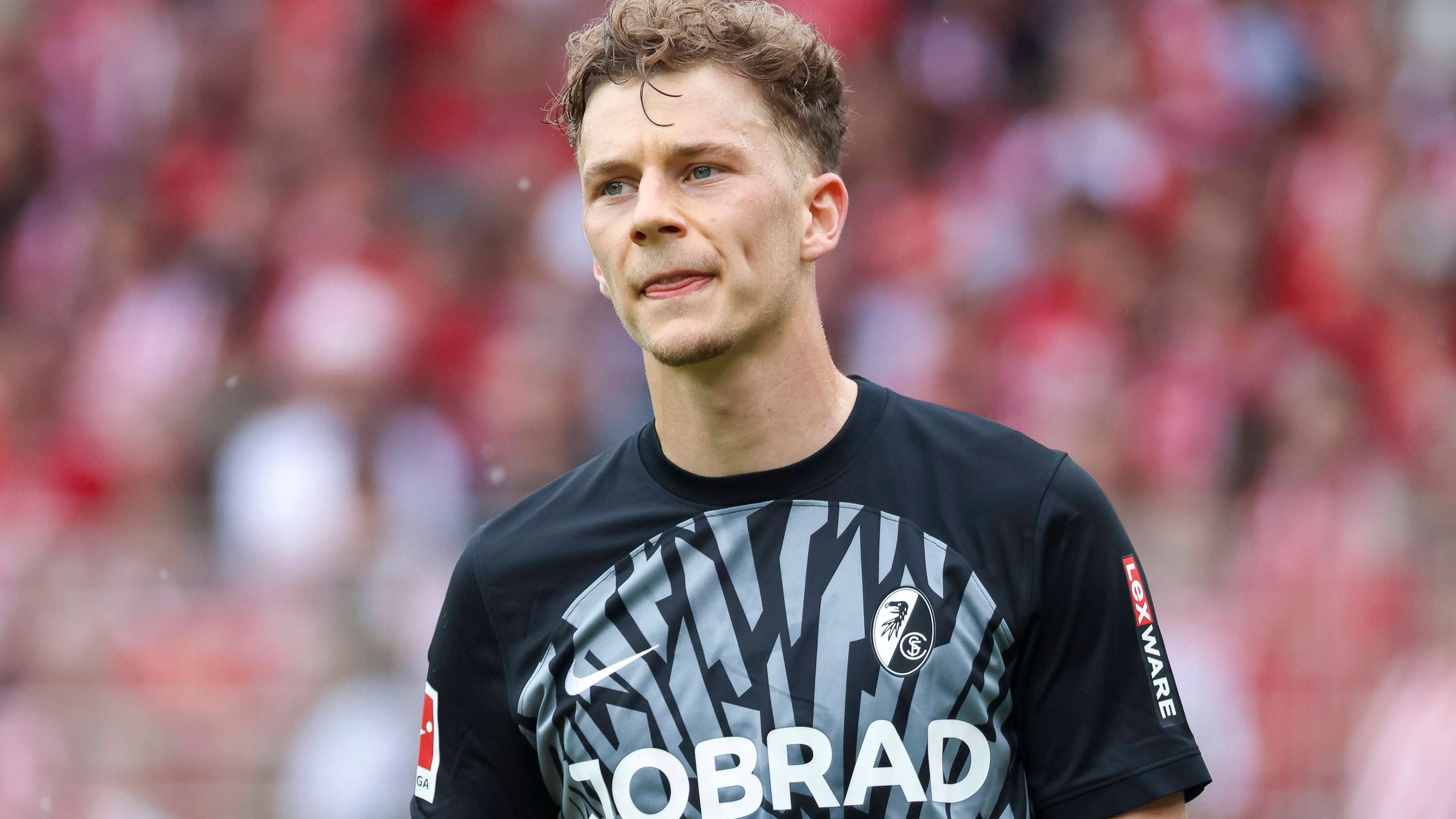 <strong>Yannick Keitel (SC Freiburg)</strong><br>Und der dritte ablösefreie Neuzugang des VfB! Keitel kommt nach Vertragsende in Freiburg ebenfalls zum Bulltarif (wie Diehl und Woltemade). Der variable einsetzbare Zentrumsspieler (IV, DM, ZM) mauserte sich bei den Breisgauern in der zweiten Saisonhälfte zum Stammspieler, stand in den letzten sechs Saisonspielen auch aufgrund der vielen Verletzungen jeweils 90 Minuten auf dem Platz.&nbsp;