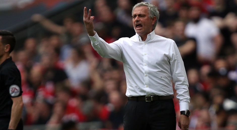 
                <strong>1. Jose Mourinho (Manchester United)</strong><br>
                Jahresgehalt: 26 Millionen Euro
              