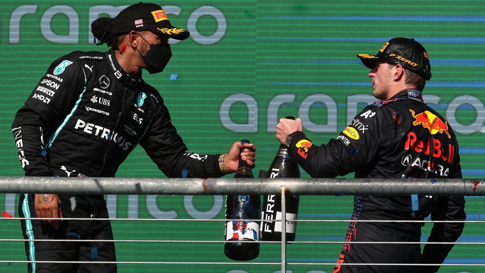 
                <strong>Formel 1: Lewis Hamilton und Max Verstappen im "Head-to-Head"-Vergleich</strong><br>
                Zwei Rennen stehen noch an, spätestens danach wird klar sein, wer Weltmeister der Saison 2021 ist. Die Frage lautet: Max Verstappen oder Lewis Hamilton? Der Endspurt beginnt am Wochenende mit dem 21. Saisonrennen in Saudi-Arabien (am Sonntag ab 18:30 Uhr im Liveticker auf ran.de). ran schaut sich die beiden Titelanwärter im "Head-to-Head"-Vergleich in den wichtigsten Kategorien an.
              