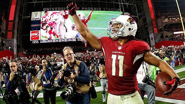 
                <strong>Platz 6: Larry Fitzgerald (Arizona Cardinals)</strong><br>
                Platz 6: Larry Fitzgerald (Arizona Cardinals). Der 32-jährige Wide Receiver spielt seit 2004 für das Team aus Glendale und führt die klubinternen Statistiken bei gefangenen Pässen, Yards und Touchdowns an.
              