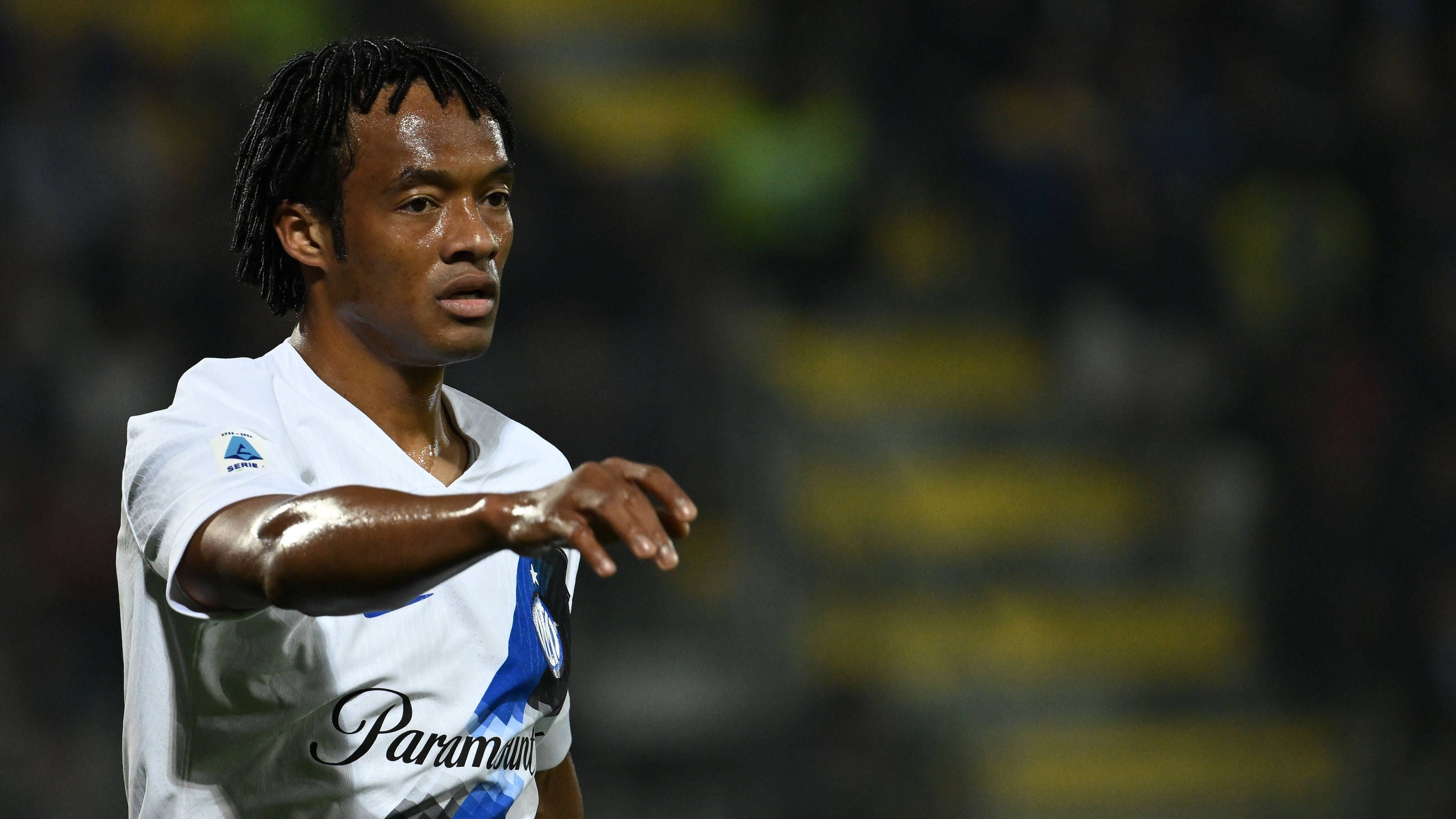 <strong>Inter Mailand&nbsp;(Abgänge)<br></strong>Die Altstars Juan Cuadrado und Davy Klaassen hatten, auch aufgrund ihres hohen Salärs, keine Zukunft mehr in Mailand, von gescheiterten Talenten wie Lucien Agoume und Gaetano Oristanio trennte man sich für eine kleine Ablöse gerne. Sonst geht die Leiharmee des italienischen Chelseas wieder auf Wanderschaft, diesmal Talente wie Sebastiano Esposito oder Valentin Carboni.