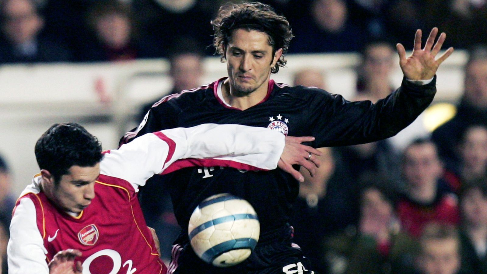 
                <strong>Platz 9: Bixente Lizarazu</strong><br>
                Pflichtspiele für die Bayern: 273Pflichtspiel-Tore für die Bayern: 8Nationalität: FrankreichBeim FC Bayern von 1997 bis 2004 sowie von 2005 bis 2006 unter Vertrag
              