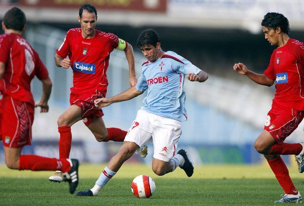 
                <strong>Zwischenstopp in Vigo</strong><br>
                Gleich zu Beginn der Saison 07/08 verleiht Atletico das Talent mit dem Torriecher an den Zweitligisten Celta Vigo. Mit sechs Treffern in 30 Einsätzen überzeugt Diego Costa jedoch bei den Celtinas nicht vollends.
              