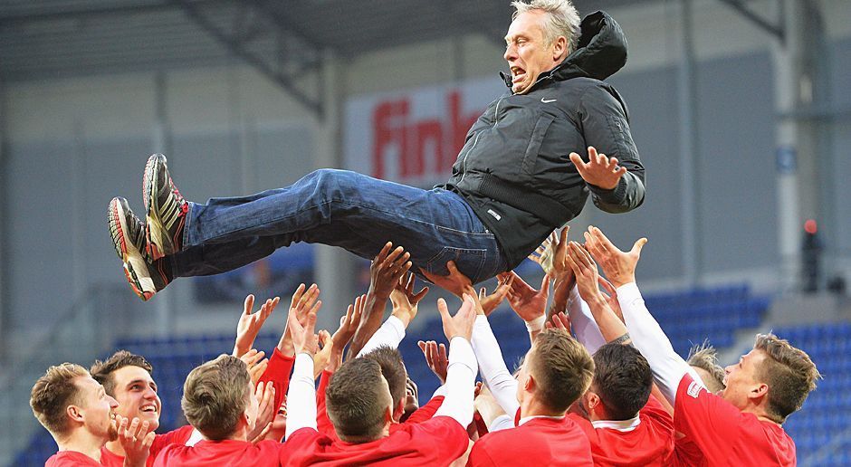 
                <strong>Platz 15: SC Freiburg</strong><br>
                Nach nur einem Jahr meldet sich der SC Freiburg zurück in der Bundesliga und eigentlich ist alles so wie immer: Trainer Christian Streich setzt auf eine Truppe von hungrigen No-Names, die sich im Breisgau wieder auf den Schirm der großen Klubs spielen werden. Dazu kommt ein Best of Zweitligakicker 15/16, das sich Freiburg in diesem Sommer zusammengekauft hat (Onur Bulut, Manuel Gulde, Rafal Gikiewicz). Das Konzept geht auf: Freiburg hält die Klasse.
              