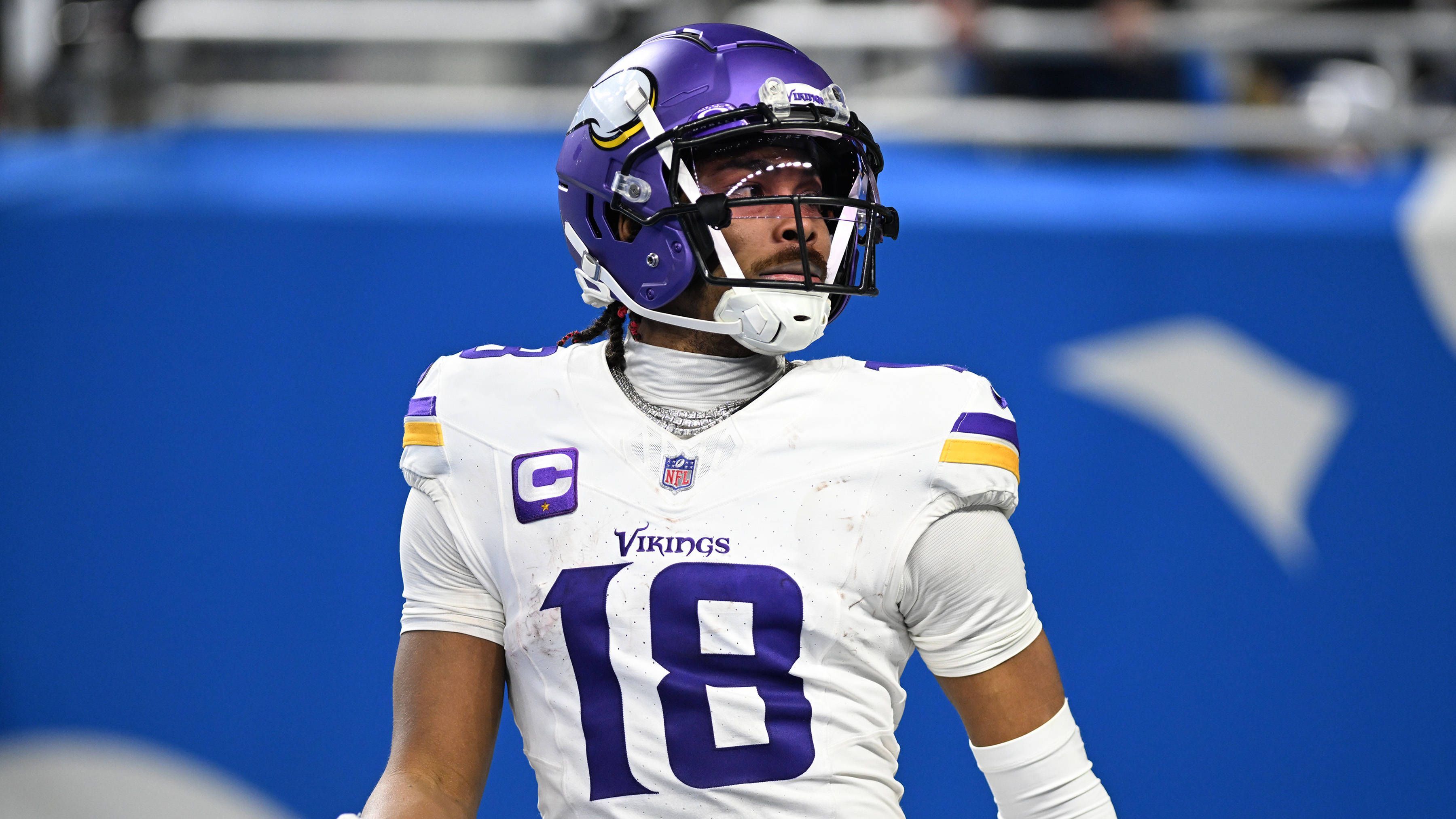 <strong>Minnesota Vikings </strong><br>Sam Darnold ist kein Starter, Sam Darnold ist kein Starter, Sam Darnold ist kein Starter, Sam Darnold ist kein Starter. Der Quarterback hat bereits unzählige Chancen in der NFL bekommen und die Vikings sollten ihm definitiv zumindest einen Konkurrenten an die Seite stellen. Die interior Offensive Line könnte ebenfalls verbessert werden. Auch die Defensive braucht mehr Star-Power.&nbsp;