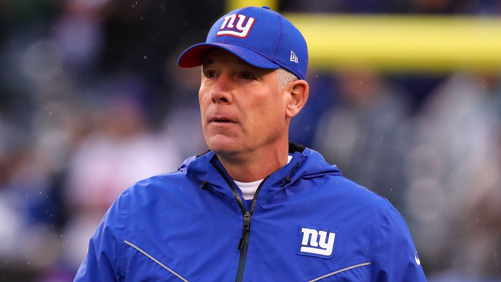 
                <strong>Pat Shurmur </strong><br>
                Pat Shurmur ist derzeit Offensive Coordinator der Denver Broncos, war zuvor unter anderem Head Coach der New York Giants und der Cleveland Browns. Als junger Trainer war Shurmur von 1990 bis 1997 als Tight End Coach, Offensive Line Coach und Special Teams Coach bei Michigan State tätig. Die letzten drei Spielzeiten davon verbrachte er unter Head Coach Nick Saban.
              