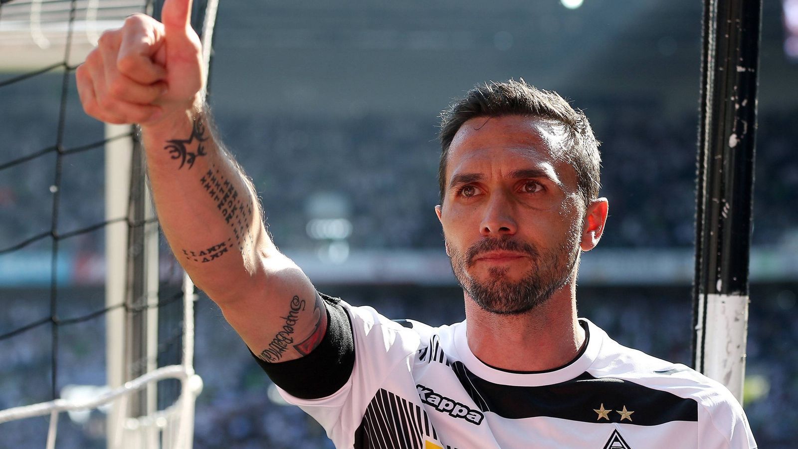 
                <strong>Martin Stranzl</strong><br>
                Oder wie wäre es mit Martin Stranzl? Der Ex-Gladbacher ist bei den Fans immer noch außerordentlich beliebt, er wurde als gemeinsame Lösung mit Hecking gehandelt. Bei ran sagte Stranzl aber ganz klar: "Da ist überhaupt nichts dran. Mit mir hat keiner gesprochen. Ich bin mitten in der Trainerausbildung, da ist ein Job aktuell noch meilenweit entfernt."
              