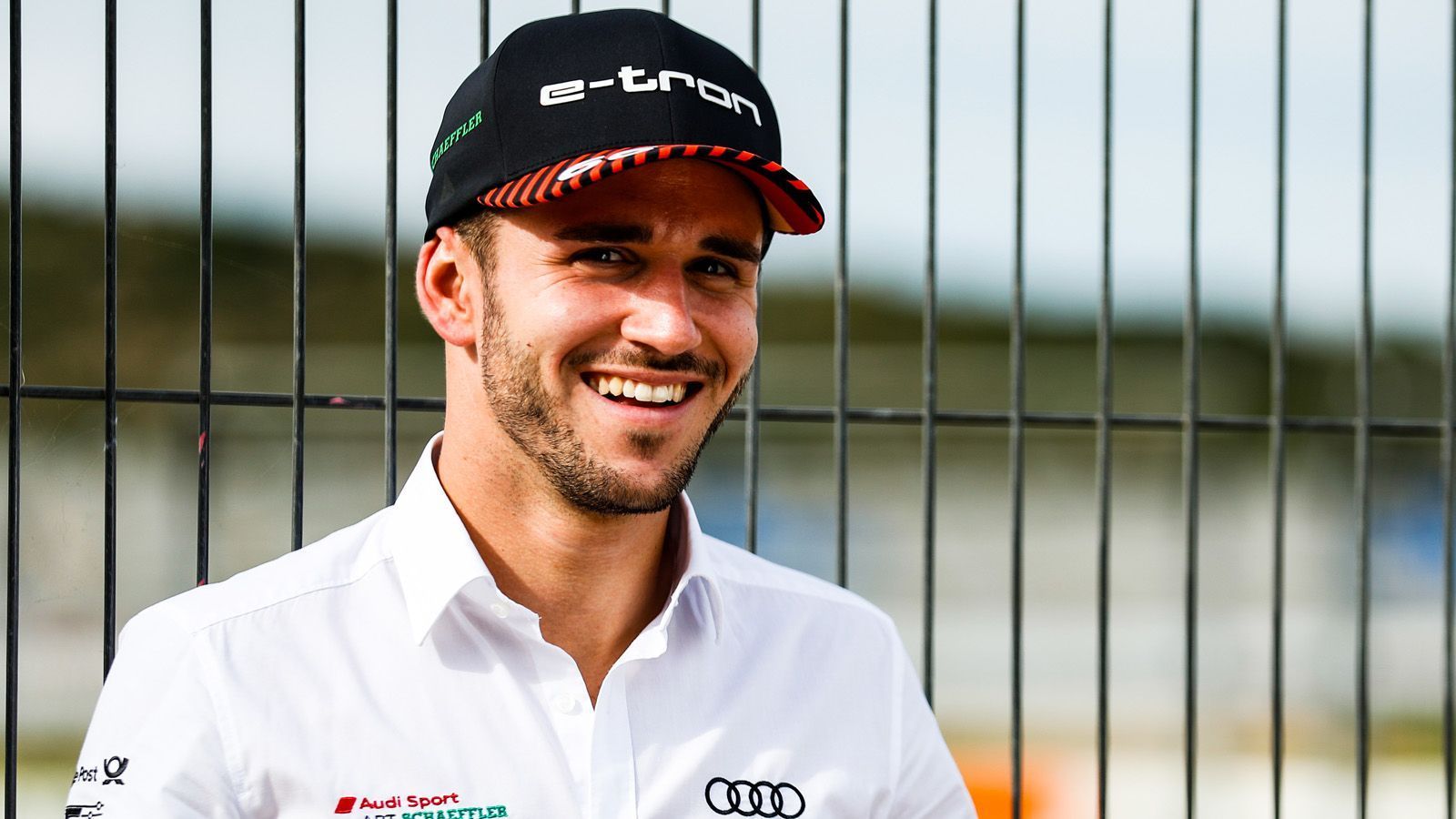 
                <strong>Daniel Abt (2014 bis 2020)</strong><br>
                &#x2022; 2014/15: Audi Sport ABT, Platz 11 - <br>&#x2022; 2015/16: ABT Schaeffler Audi Sport, Platz 7 -<br>&#x2022; 2016/17: ABT Schaeffler Audi Sport, Platz 8 -<br>&#x2022; 2017/18: Audi Sport ABT Schaeffler, Platz 5 -<br>&#x2022; 2018/19: Audi Sport ABT Schaeffler, Platz 7 -<br>&#x2022; 2019/20: Audi Sport ABT Schaeffler (1-5) und NIO 333 FE Team (6-11), Platz 21<br>
              